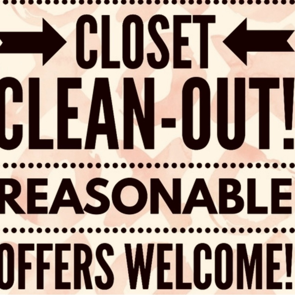 Closet Clean-Out Sign with Arrows